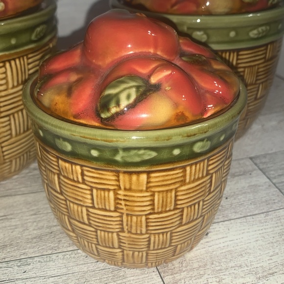 Vintage APPLES IN A BASKET Canister 3 piece set …   EXCELLENT CONDITION - Picture 3 of 16